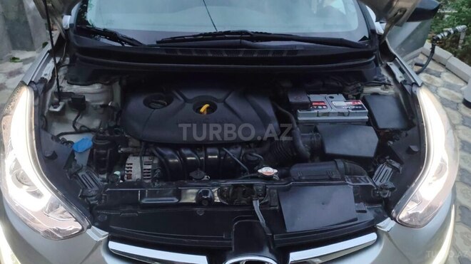 Hyundai Elantra-5