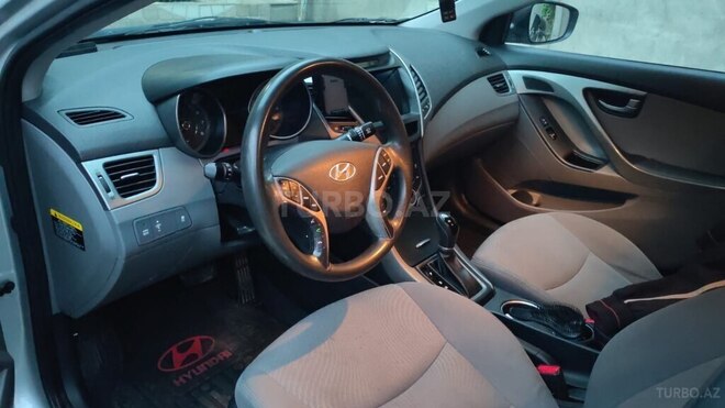 Hyundai Elantra-6