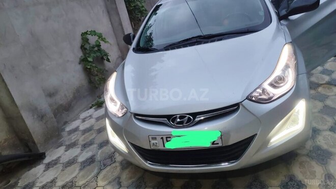 Hyundai Elantra-1