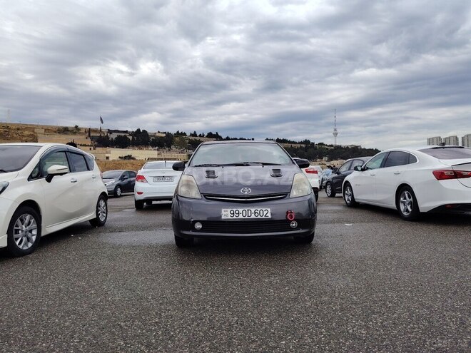 Toyota Prius-12