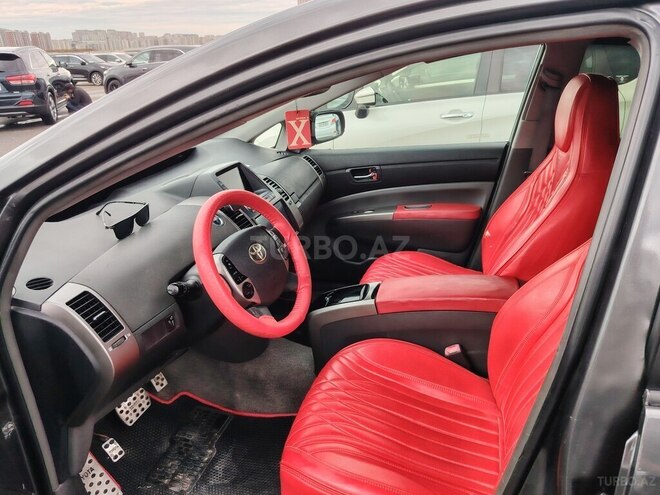 Toyota Prius-13