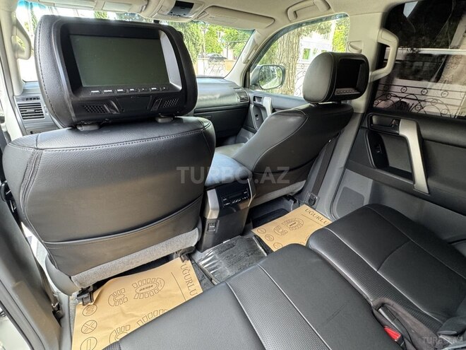 Toyota Land Cruiser Prado-8