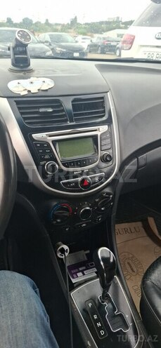 Hyundai Accent-4