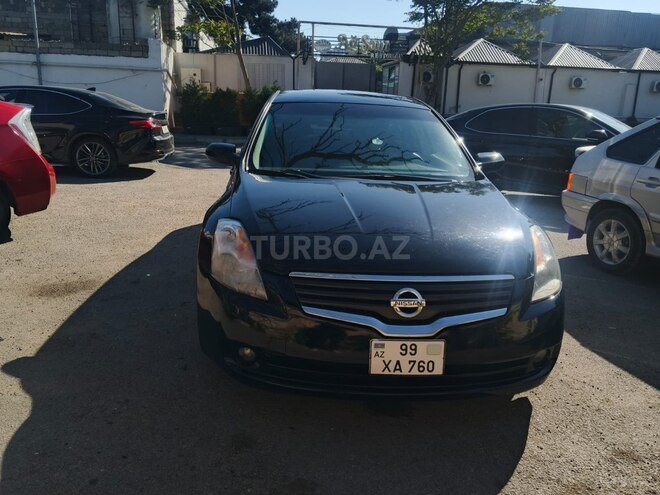 Nissan Altima-1
