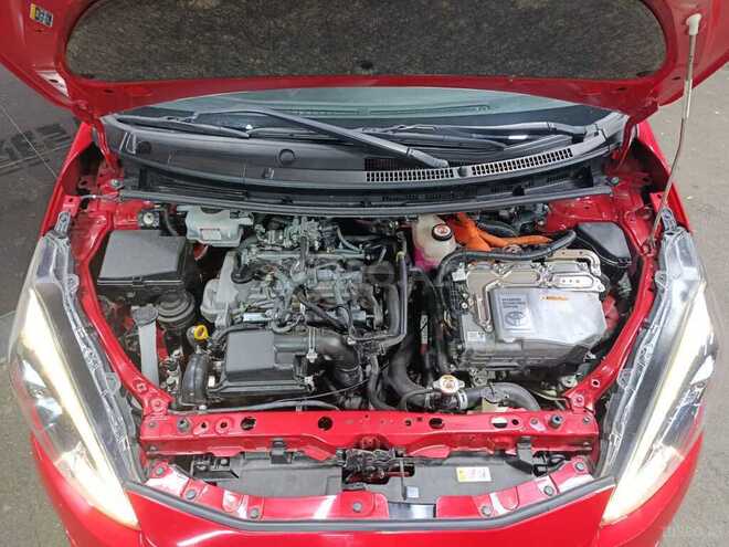 Toyota Aqua-10