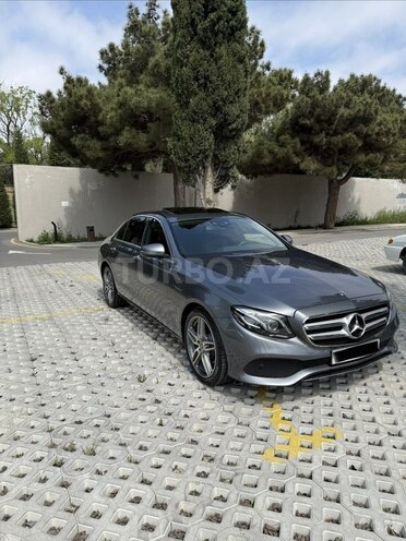 Mercedes E 220 d-1
