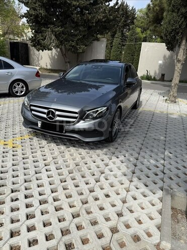 Mercedes E 220 d-11