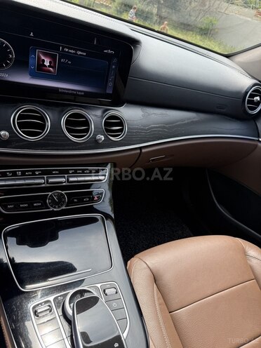 Mercedes E 220 d-12