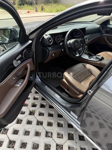 Mercedes E 220 d-4