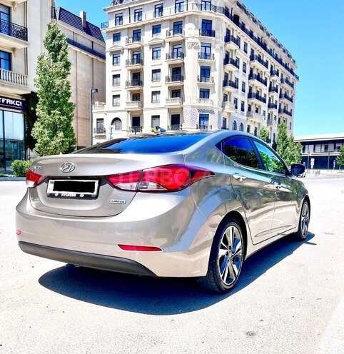 Hyundai Elantra-6