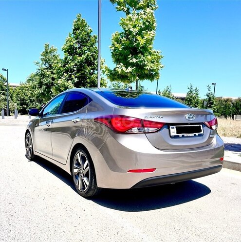 Hyundai Elantra-7