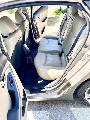 Hyundai Elantra-15