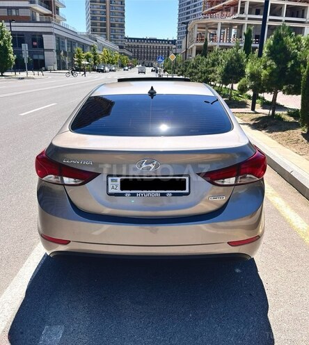Hyundai Elantra-8