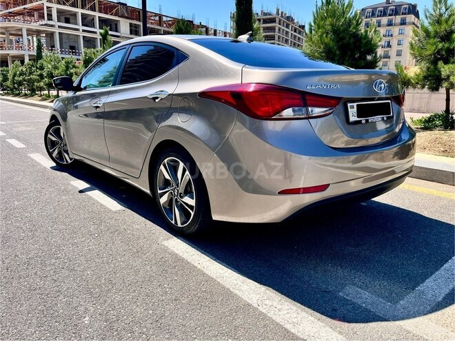 Hyundai Elantra-10