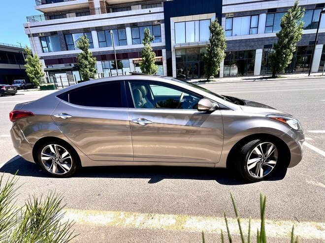 Hyundai Elantra-11