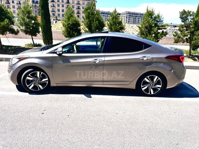 Hyundai Elantra-12