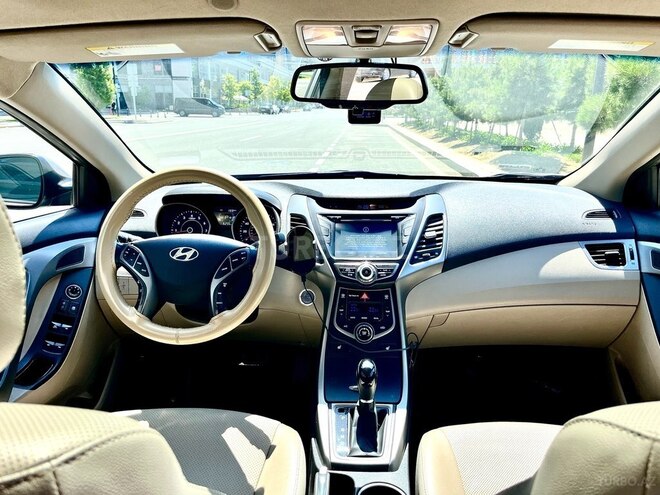 Hyundai Elantra-14