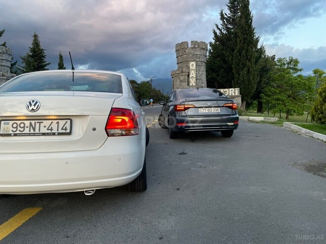 Volkswagen Polo-13