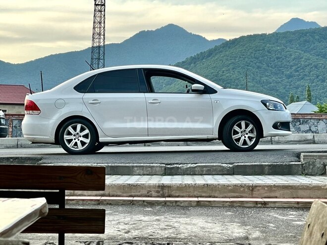 Volkswagen Polo-4