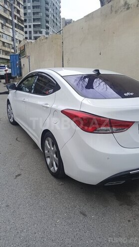 Hyundai Elantra-3