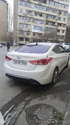 Hyundai Elantra-2