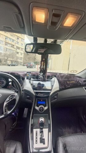 Hyundai Elantra-6