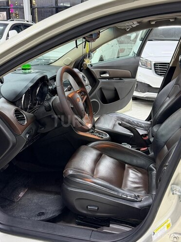 Chevrolet Cruze-23