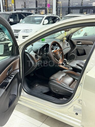 Chevrolet Cruze-22