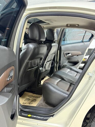 Chevrolet Cruze-28