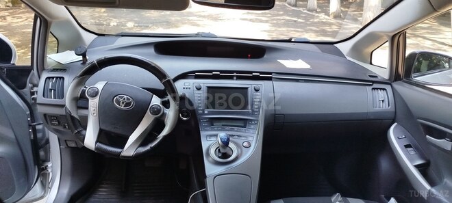 Toyota Prius-3