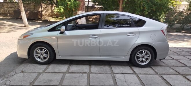 Toyota Prius-5