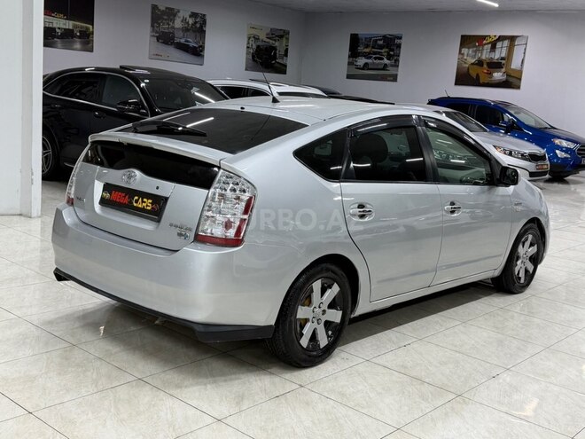 Toyota Prius-12