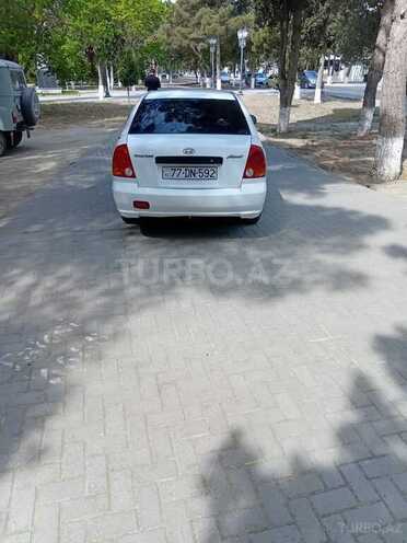 Hyundai Accent-2