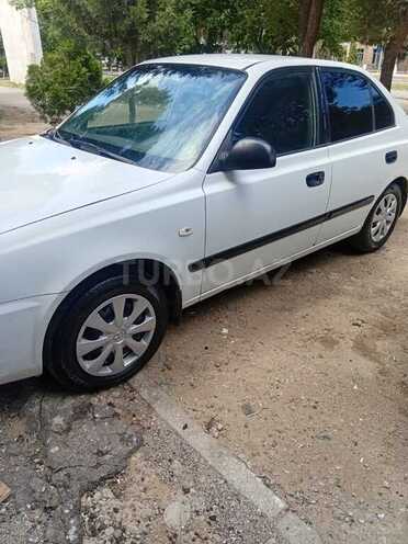 Hyundai Accent-15