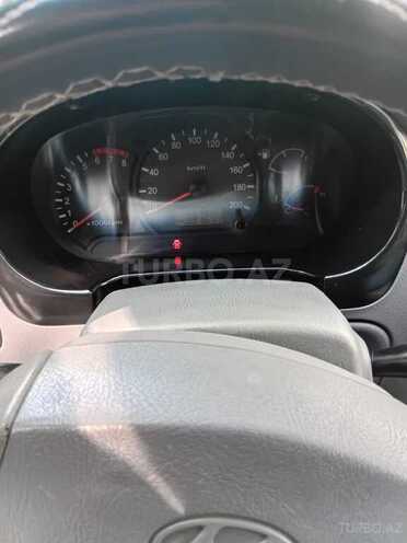 Hyundai Accent-10
