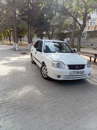 Hyundai Accent-4
