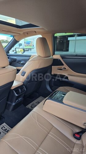 Lexus ES 300h-10