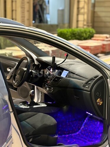 Renault Laguna-10