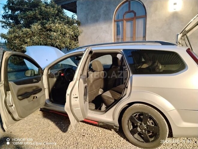 Ford Focus-12
