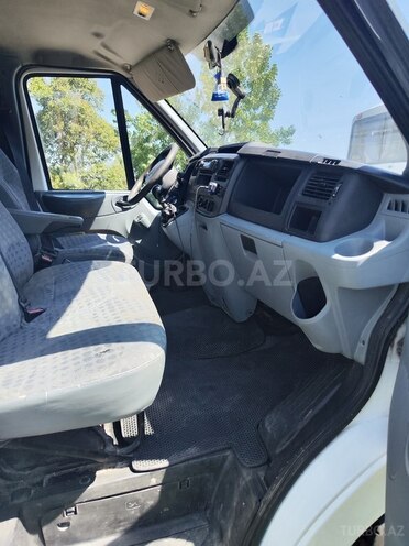 Ford Transit-6