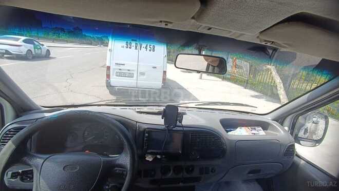 Ford Transit-12