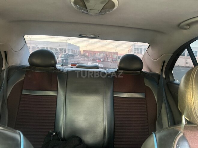 Mercedes E 220-11