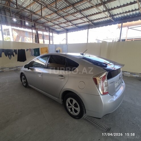 Toyota Prius-3