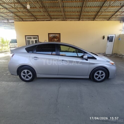Toyota Prius-5