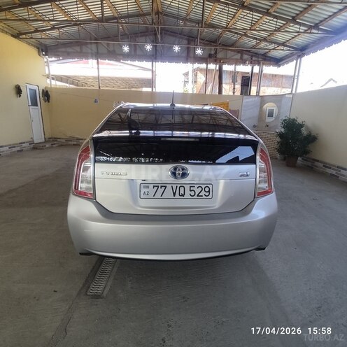 Toyota Prius-4
