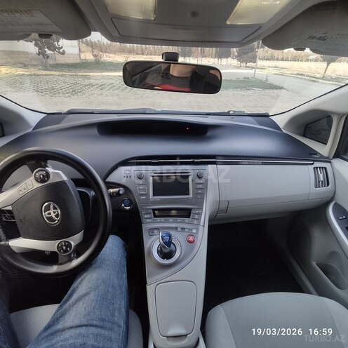 Toyota Prius-10