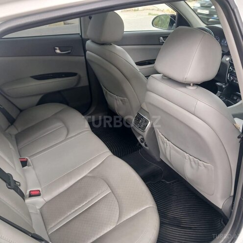 Kia Optima-4