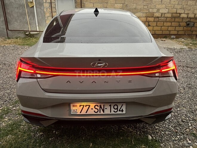 Hyundai Elantra-2
