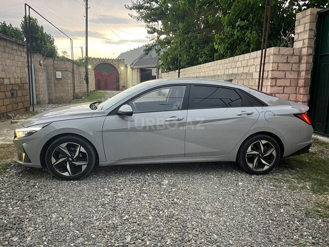 Hyundai Elantra-8