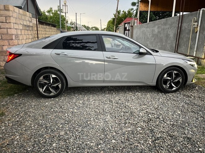 Hyundai Elantra-9